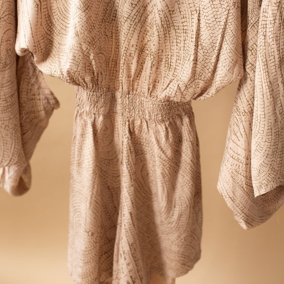 Long sleeve cutout waist romper - Picture 5 of 6